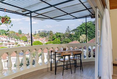 Serviced 2 Bed Apartment with En Suite at Brookside Drive