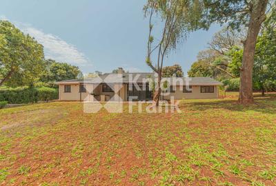 4 Bed House with En Suite at Loresho Crescent - 2