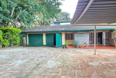 4 Bed House with En Suite at Close To Abc Place. - 2