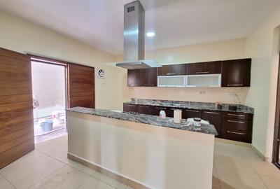 5 Bed Townhouse with En Suite at Lavington Green - 4