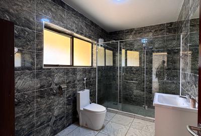 5 Bed Townhouse with En Suite in Lavington - 4