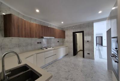 3 Bed Apartment with En Suite at Mandera Rd - 4