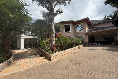6 Bed House with En Suite at Old Runda