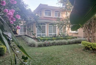 5 Bed Villa with En Suite in Rosslyn - 2