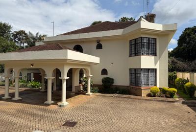 5 Bed House with En Suite in Runda