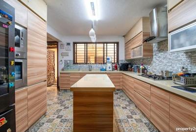 5 Bed Townhouse with En Suite in Lavington - 4