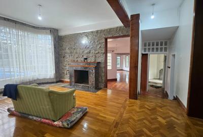5 Bed House with En Suite in Runda - 2