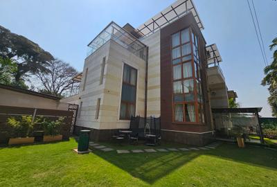 6 Bed Villa with En Suite in Lavington - 2