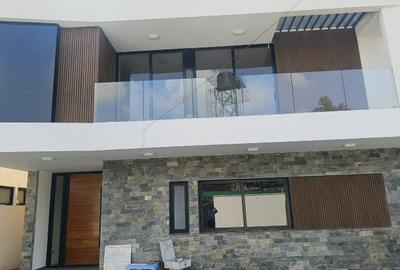 4 Bed Townhouse with En Suite at Paradise Lost - 4