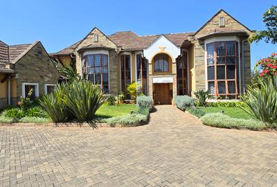 5 Bed House with En Suite at Mimosa Drive - 3