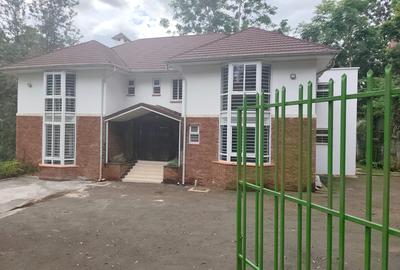 6 Bed Townhouse with Backup Generator in Rosslyn - 2