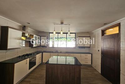 5 Bed House with En Suite in Lavington - 2