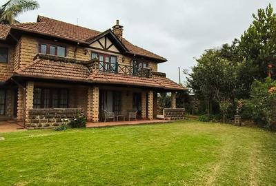 4 Bed House with En Suite in Ridgeways