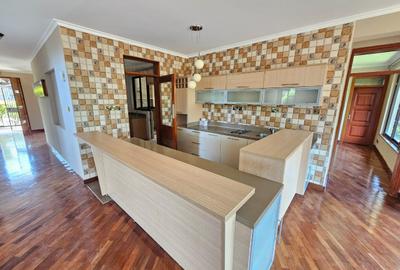 4 Bed Townhouse with En Suite in Ridgeways