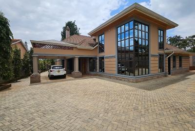 5 Bed House with En Suite in Runda