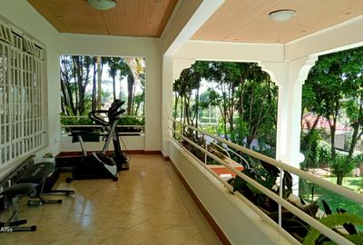 6 Bed House with En Suite in Runda - 4