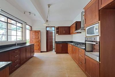4 Bed Townhouse with En Suite in Spring Valley - 4