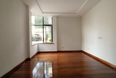 4 Bed Villa with En Suite at Lavington - 4