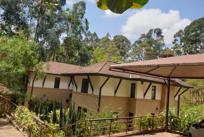 5 Bed Villa with En Suite in Rosslyn