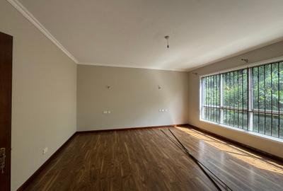 3 Bed Apartment in Riverside - 4