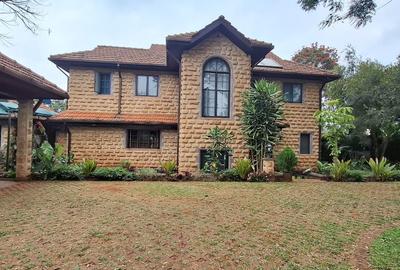 4 Bed Apartment in Windsor - 2