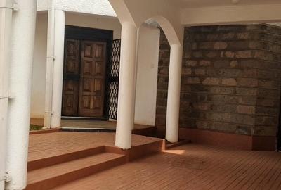 5 Bed Townhouse with En Suite in Brookside
