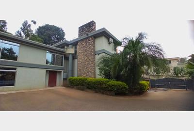 5 Bed House with En Suite in Lavington