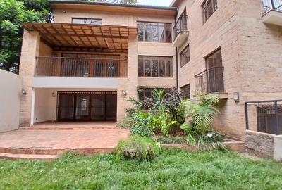 5 Bed Townhouse with En Suite at Lavington - 3