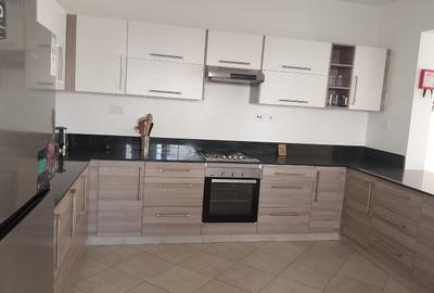 Furnished 2 Bed Apartment with En Suite in Brookside - 4