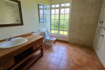 4 Bed House with En Suite in Runda - 4