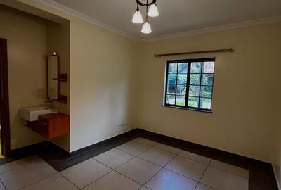 4 Bed Townhouse with En Suite in Lavington - 3