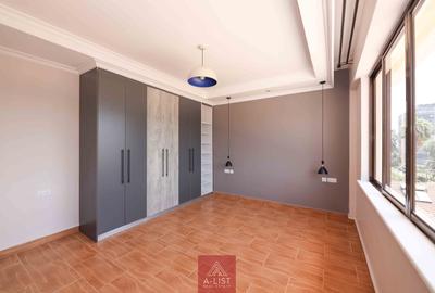 2 Bed Apartment with En Suite at Lantana Road - 4