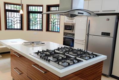 5 Bed Villa with En Suite at Kyuna
