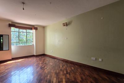 5 Bed House with En Suite in Lavington - 4