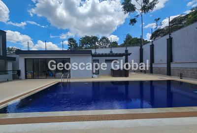 5 Bed House with En Suite in Nyari