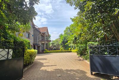 5 Bed Townhouse with En Suite at Lavington Green