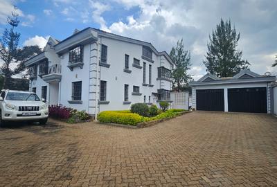 5 Bed House with En Suite at Old Runda