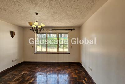 5 Bed House with En Suite in Runda - 2