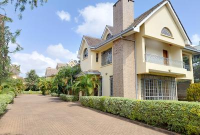 5 Bed Townhouse with En Suite at Lavington Road - 2