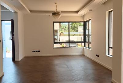 4 Bed Villa with En Suite in Lavington