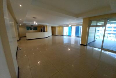 Serviced 3 Bed Apartment with En Suite in Riverside