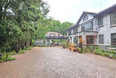 4 Bed House with En Suite in Runda