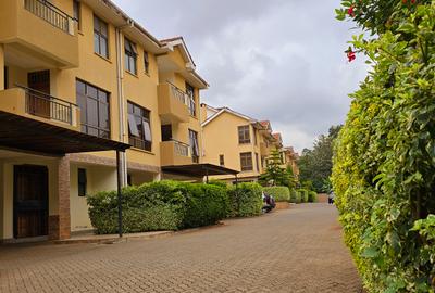 5 Bed Townhouse with En Suite at Lavington Green - 4