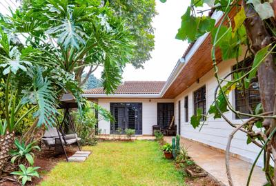 2 Bed House with Garden in Runda