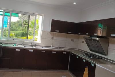 5 Bed Townhouse with En Suite in Riverside - 3