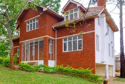 5 Bed Townhouse with En Suite in Rosslyn