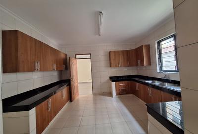 4 Bed Villa with En Suite in Kileleshwa