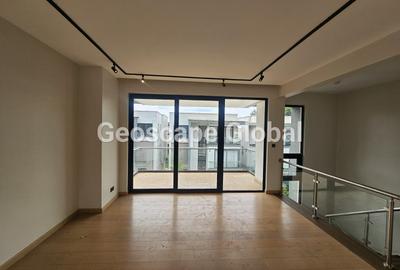 5 Bed Townhouse with En Suite in Lavington - 3