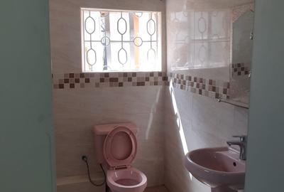 4 Bed House with En Suite at Mountain View - 3
