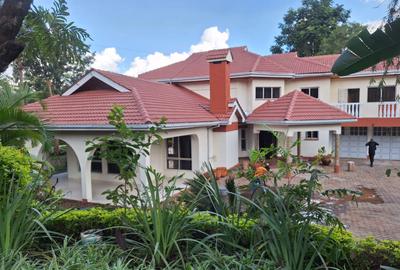 4 Bed House with En Suite in Nyari